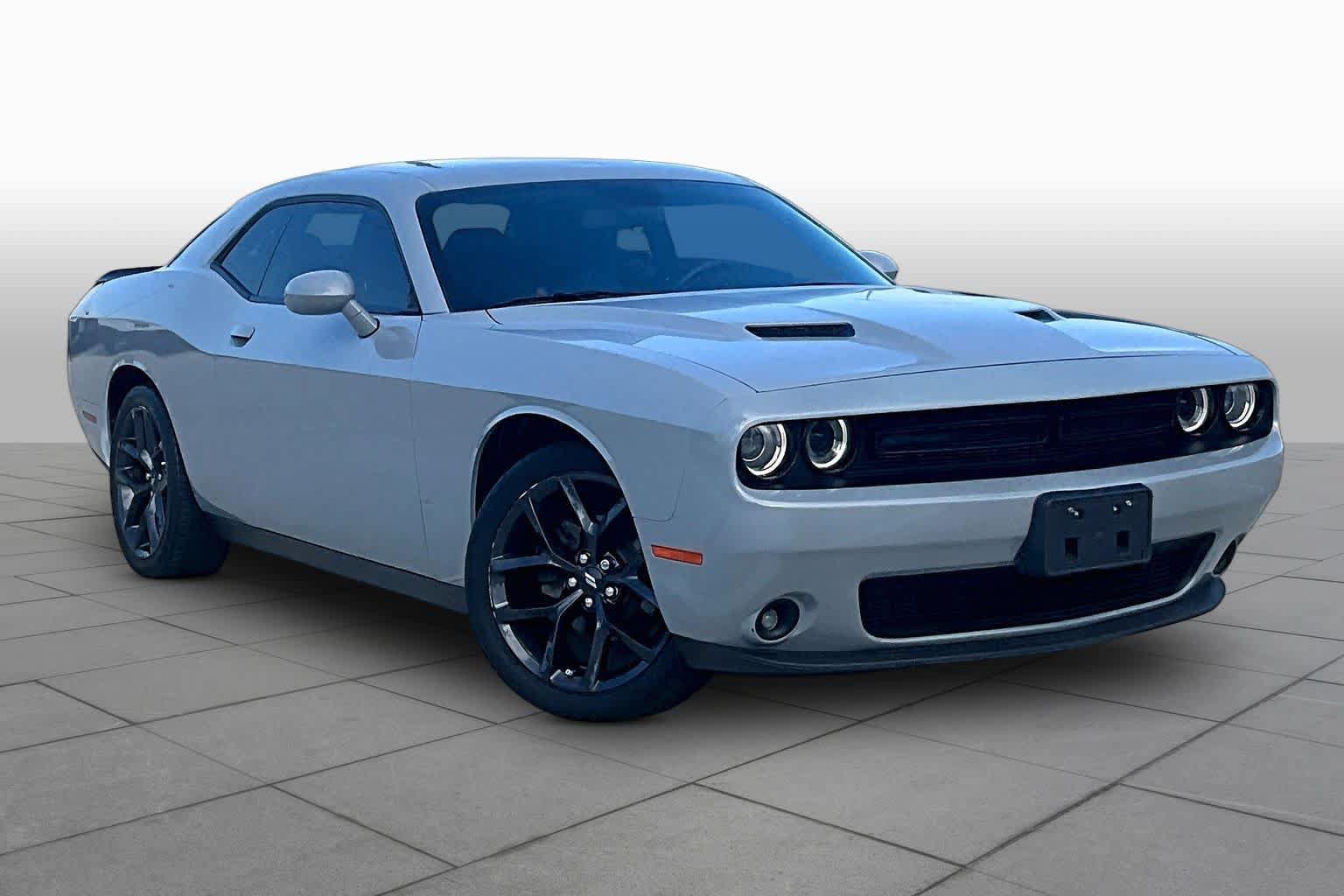 Used 2020 Dodge Challenger SXT w/ Blacktop Package RWD image 2