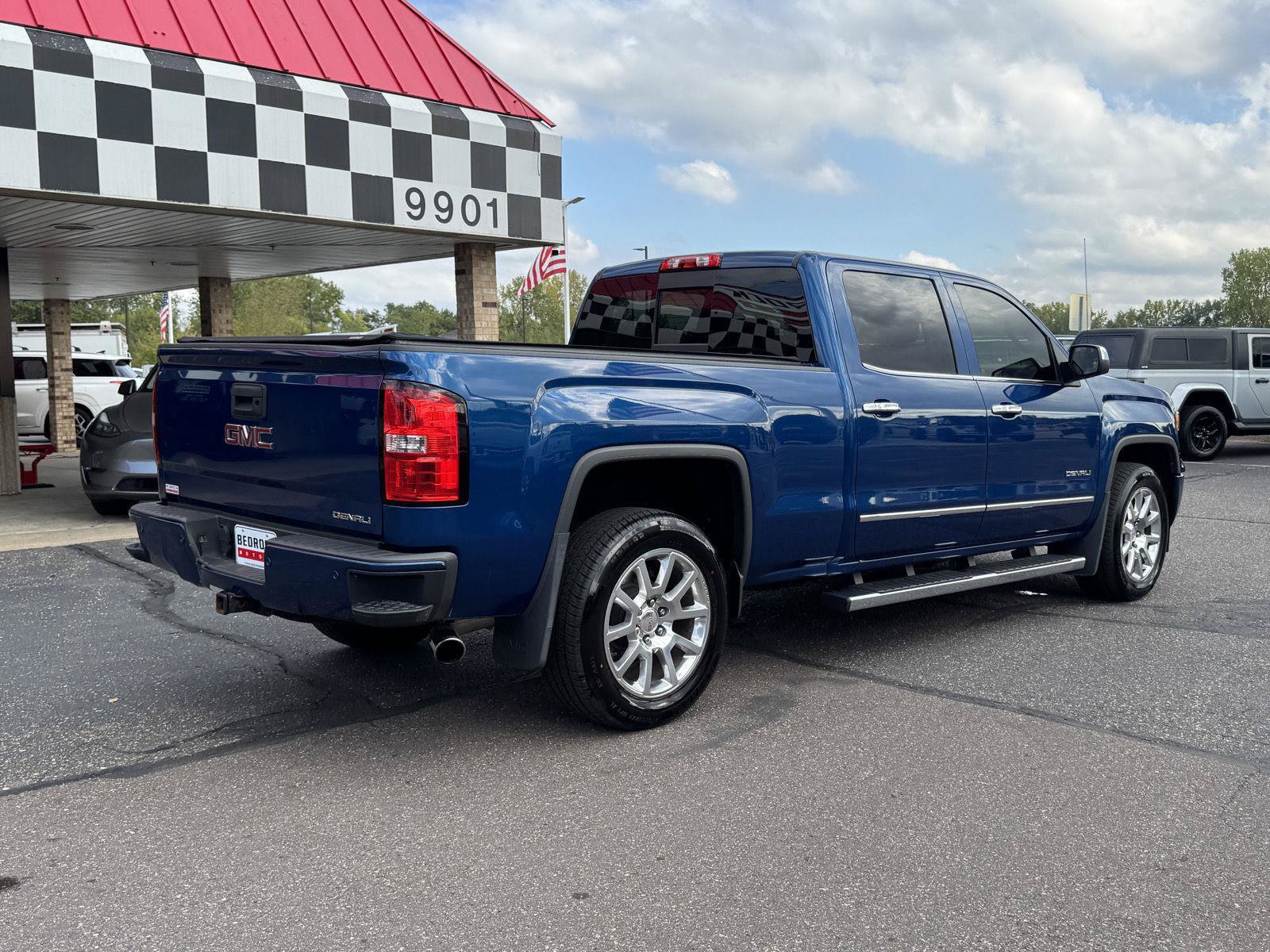 Used 2015 GMC Sierra 1500 Denali w/ Driver Alert Package AWD/4WD image 7