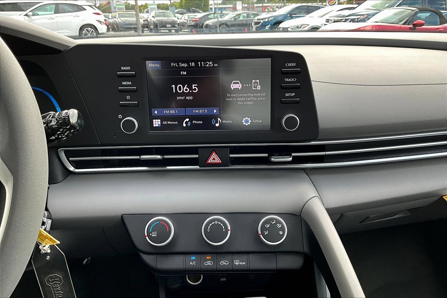 Used 2026 Hyundai Elantra SE FWD image 12