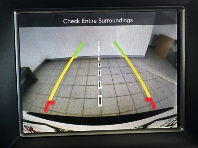 Used 2017 Jeep Grand Cherokee Altitude image 4