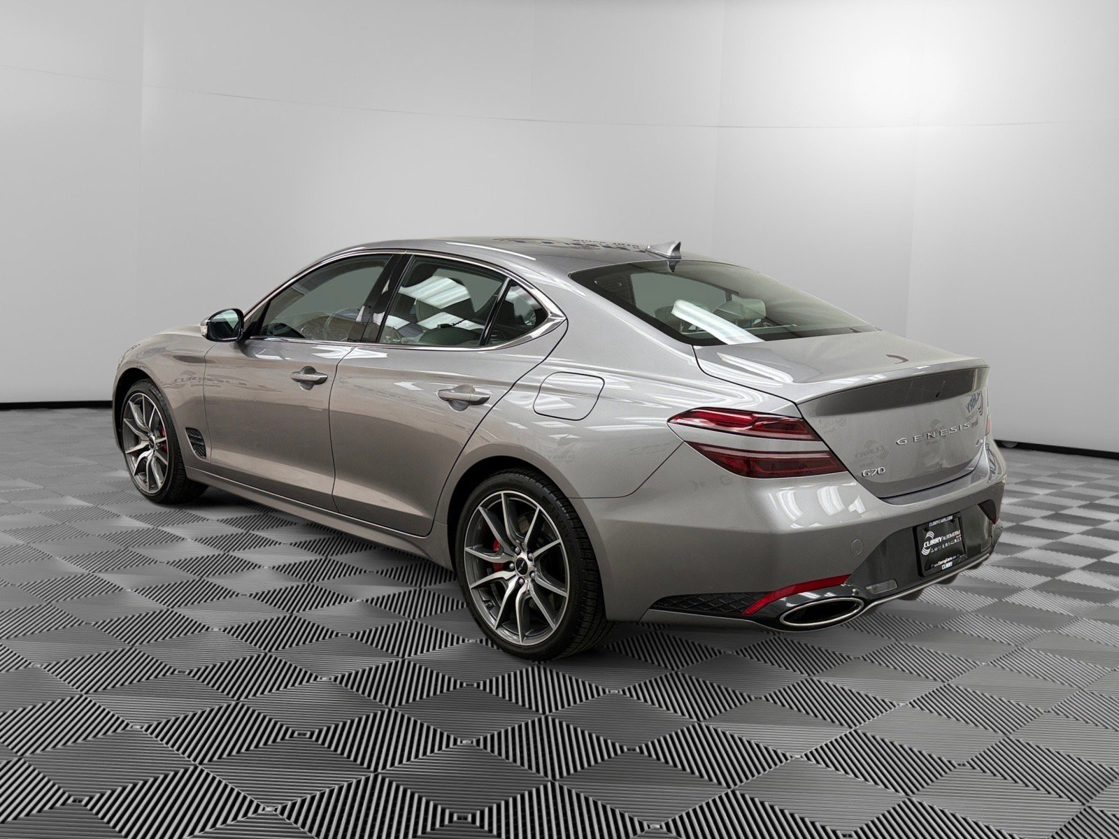 Used 2025 Genesis G70 2.5T image 3