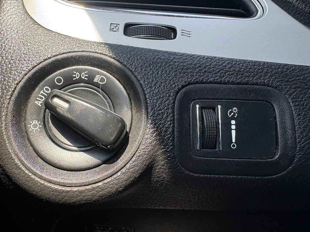 Used 2020 Dodge Journey SE FWD image 16