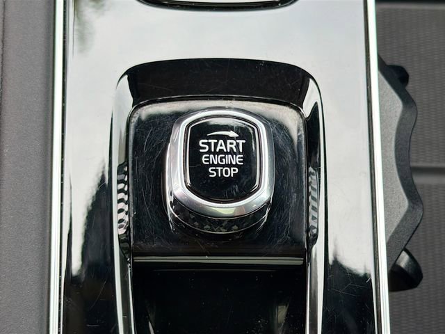 Used 2025 Volvo XC90 B5 Plus image 38