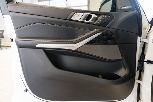 Used 2022 BMW X7 M50i w/ Cold Weather Package image 24