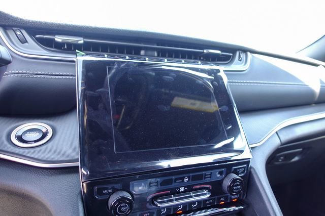 New 2025 Jeep Grand Cherokee L Altitude image 19