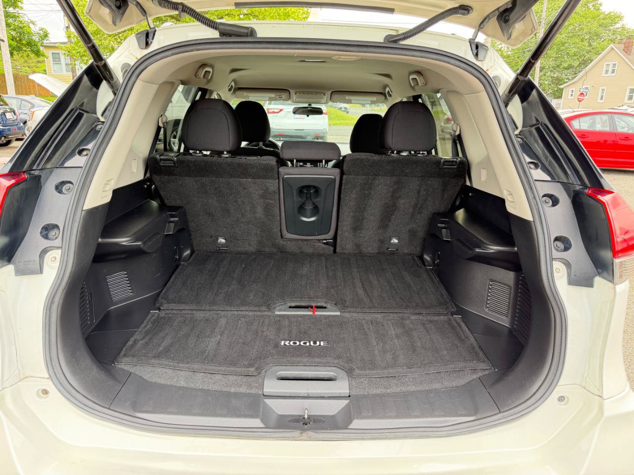 Used 2018 Nissan Rogue SV AWD/4WD image 33