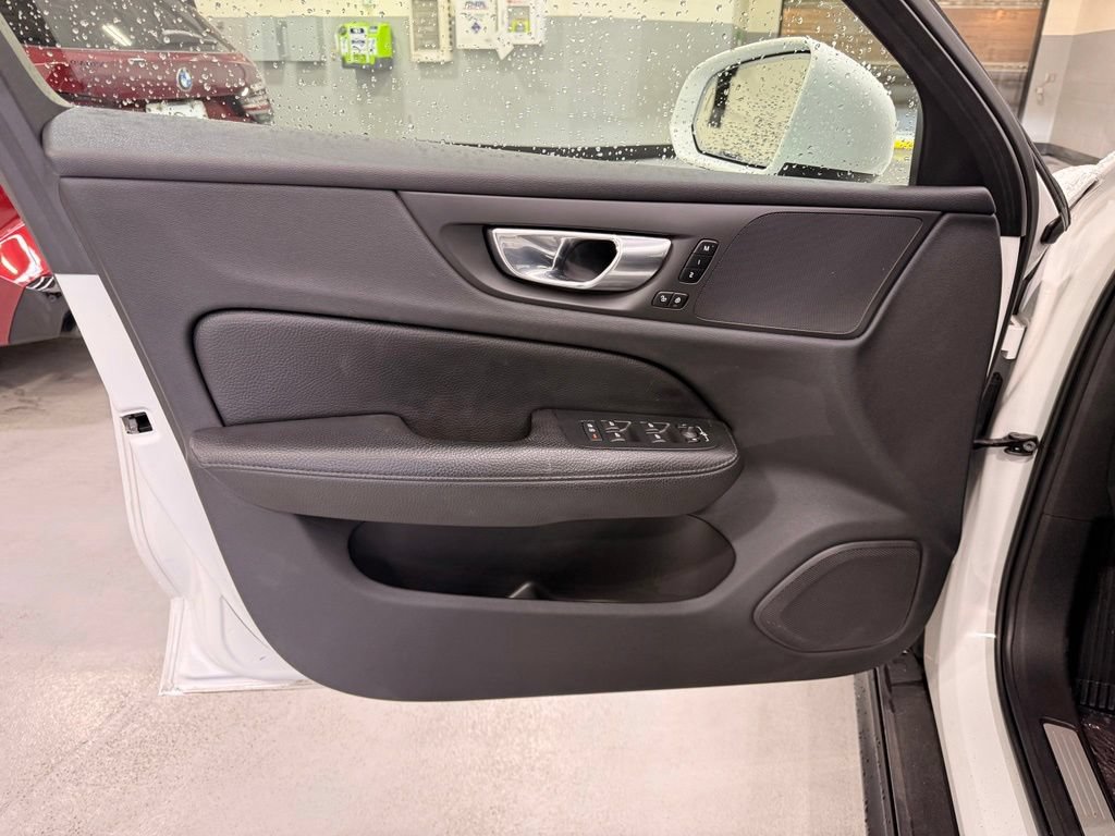 Used 2022 Volvo V60 T5 Cross Country AWD/4WD image 10