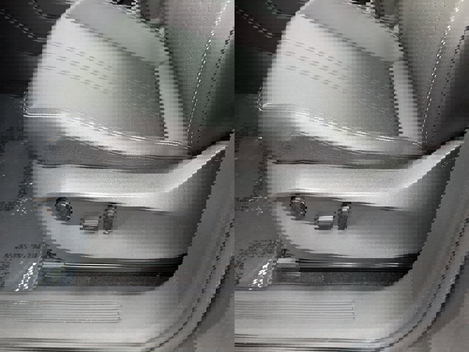 Used 2023 Volkswagen Tiguan SE image 18