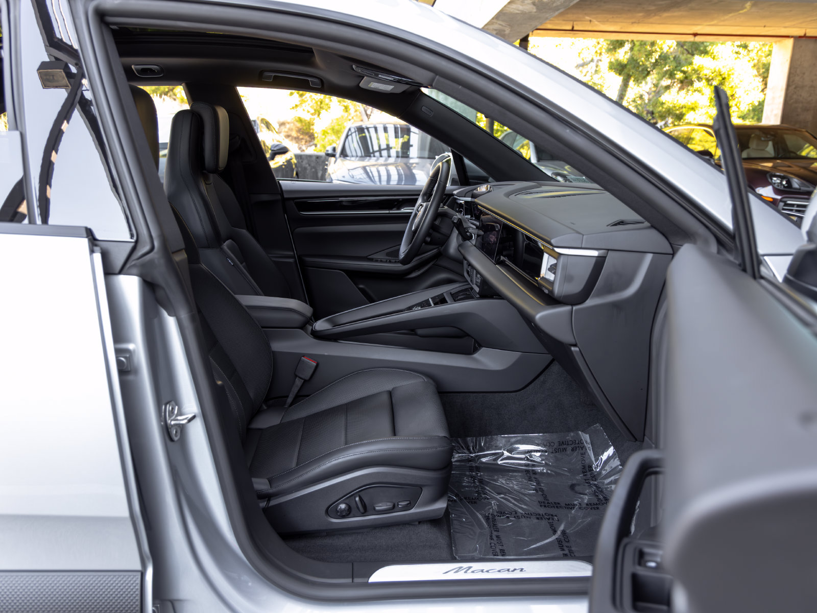 Certified 2025 Porsche Macan Electric RWD image 56