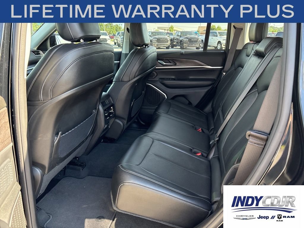 Used 2023 Jeep Grand Cherokee Limited w/ Luxury Tech Group II AWD/4WD image 9