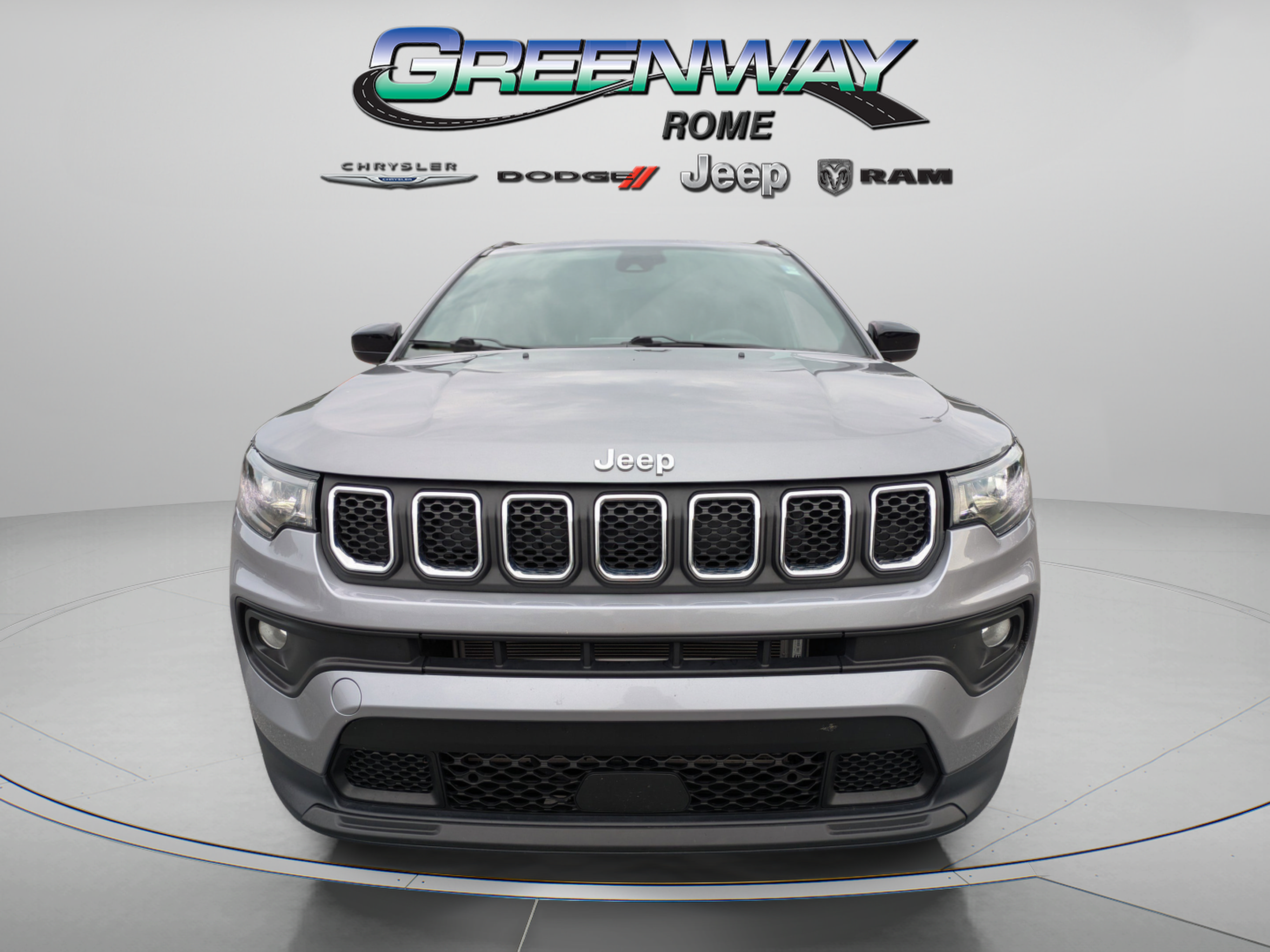 Used 2024 Jeep Compass Latitude AWD/4WD image 3