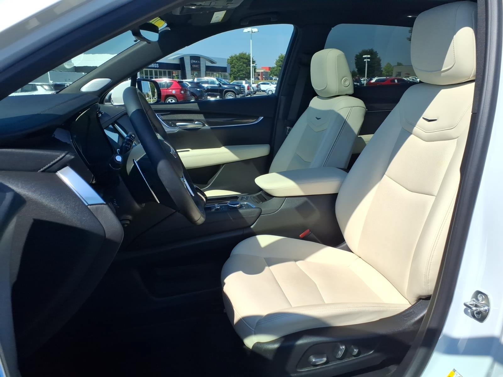Certified 2025 Cadillac XT5 Sportv w/ Technology Package AWD/4WD image 17
