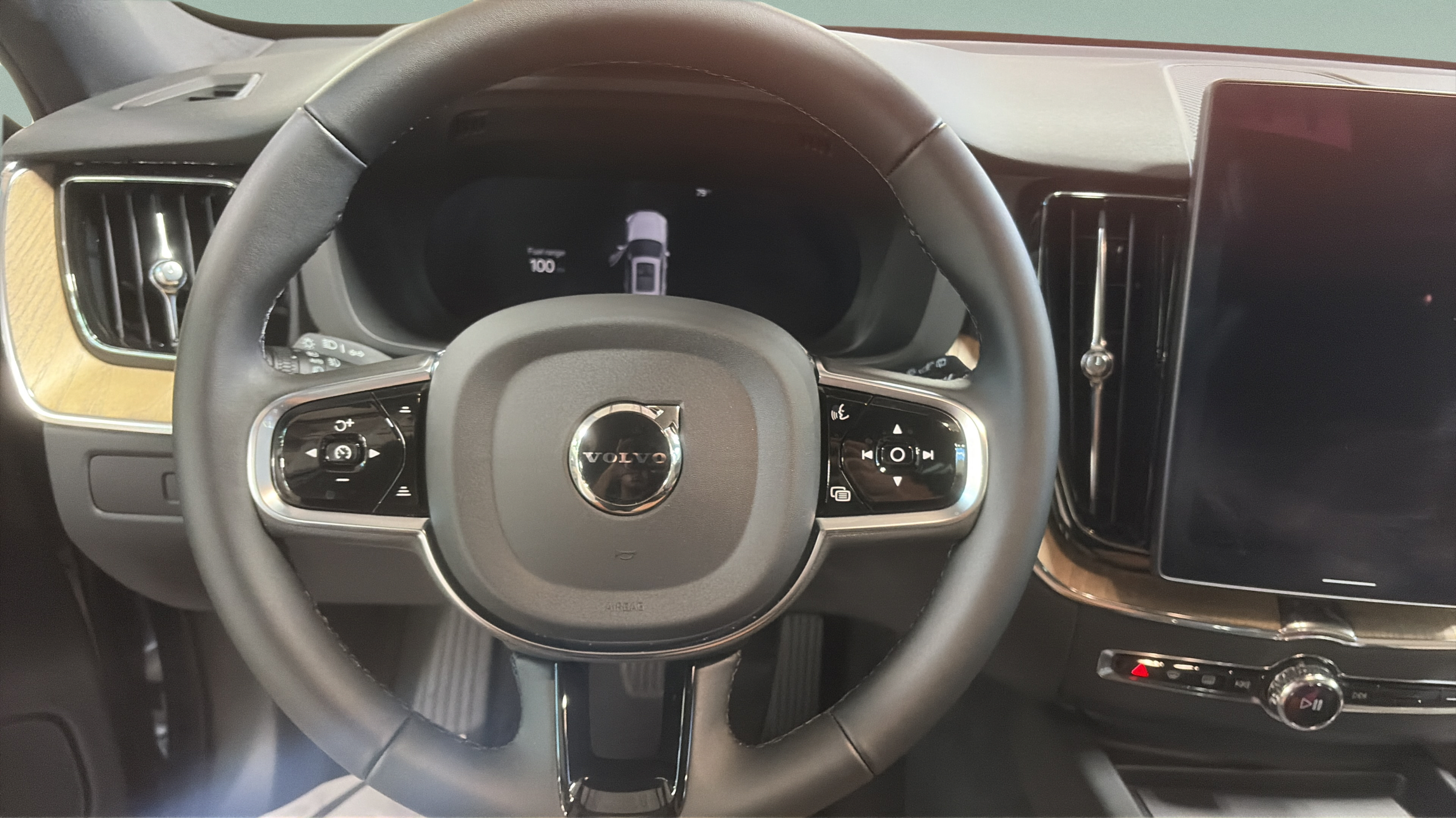 New 2027 Volvo XC60 B5 Plus AWD/4WD image 15