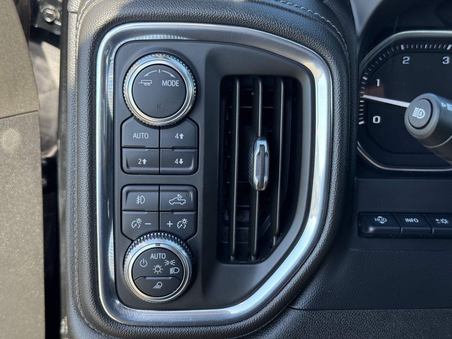 Used 2021 GMC Sierra 3500 Denali w/ Technology Package AWD/4WD image 36