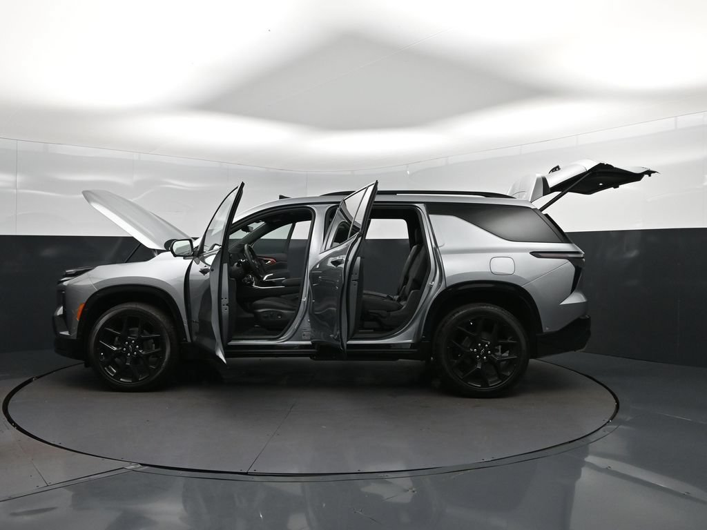 New 2026 Chevrolet Traverse RS w/ LPO, Floor Liner Package FWD image 46