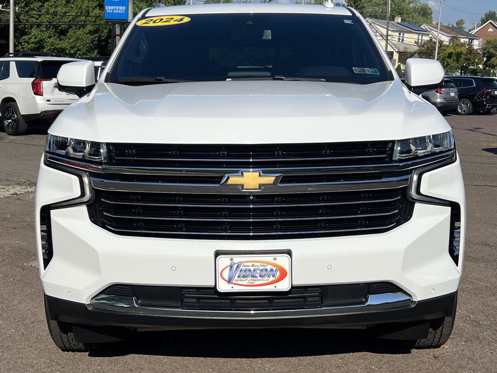 Used 2024 Chevrolet Suburban LT w/ Luxury Package AWD/4WD image 2