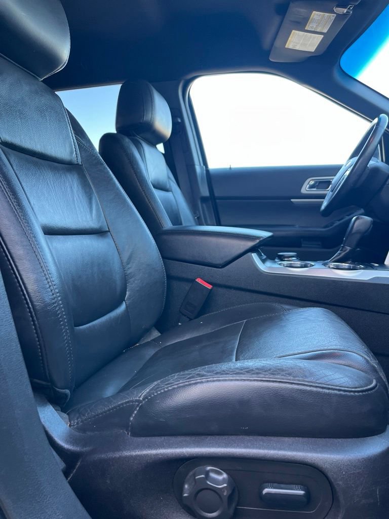 Used 2014 Ford Explorer XLT w/ Equipment Group 202A AWD/4WD image 8