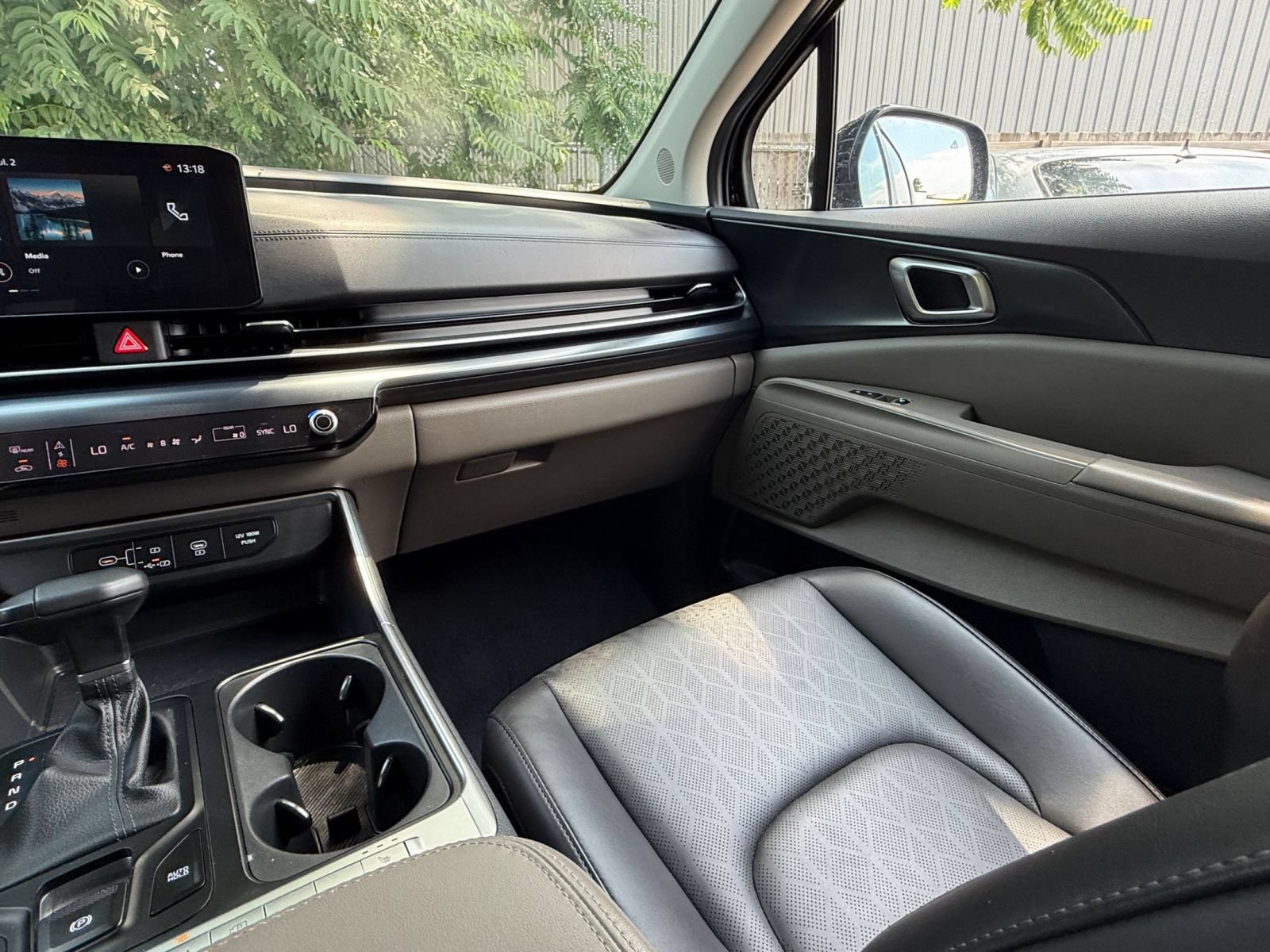Used 2026 Kia Carnival FWD image 30