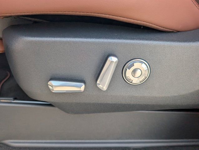 New 2026 Lincoln Navigator Reserve AWD/4WD image 16