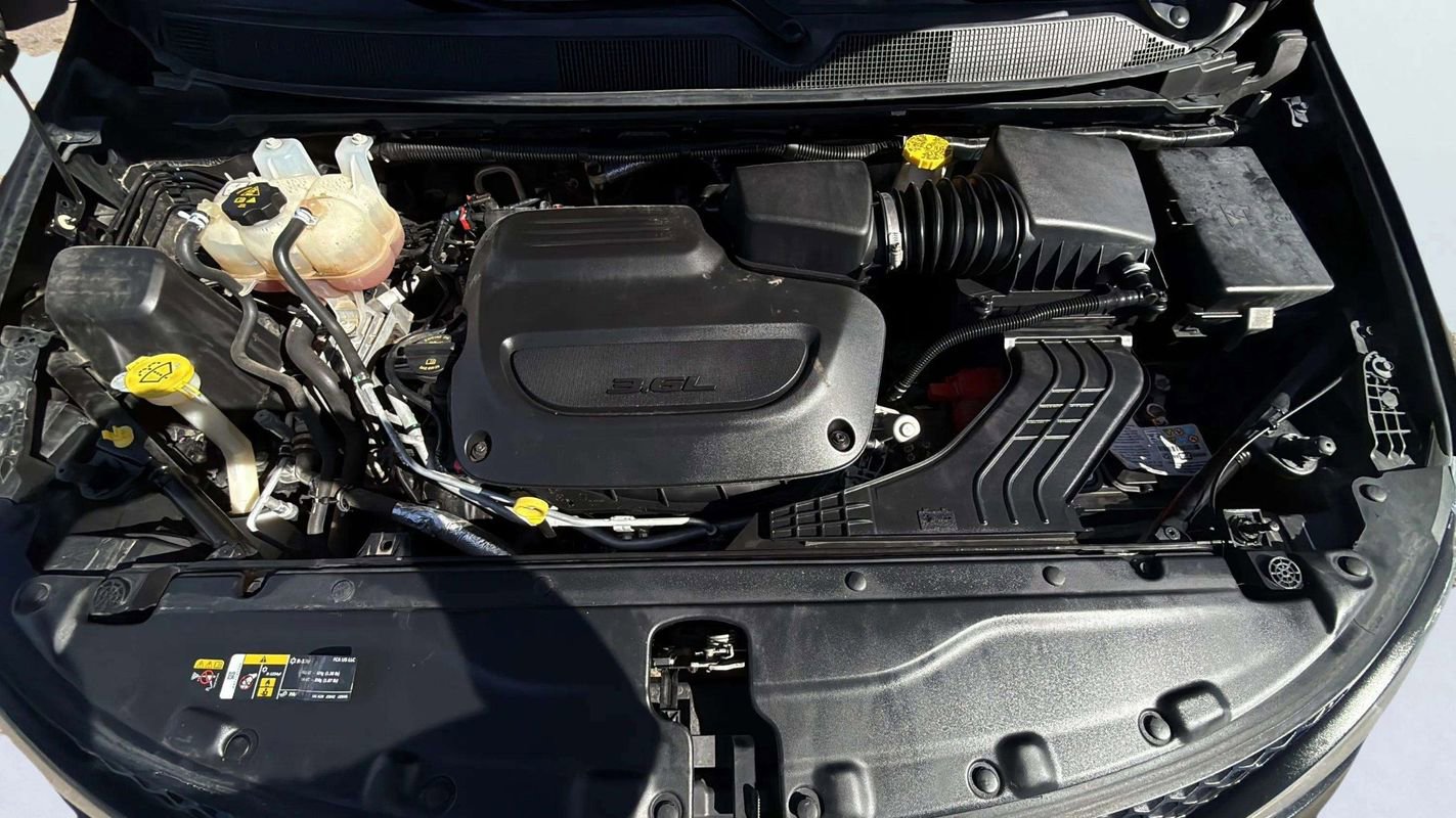 Used 2022 Chrysler Voyager LX image 22