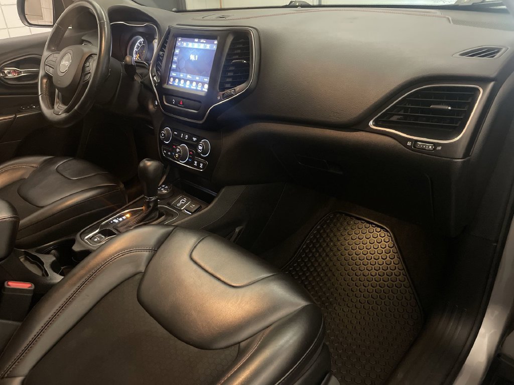 Used 2020 Jeep Cherokee Trailhawk w/ Cold Weather Group AWD/4WD image 21