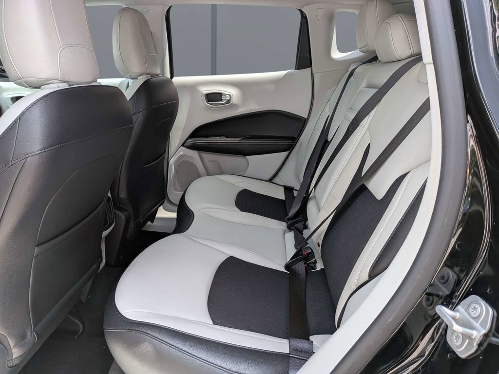 Used 2019 Jeep Compass Latitude FWD image 15