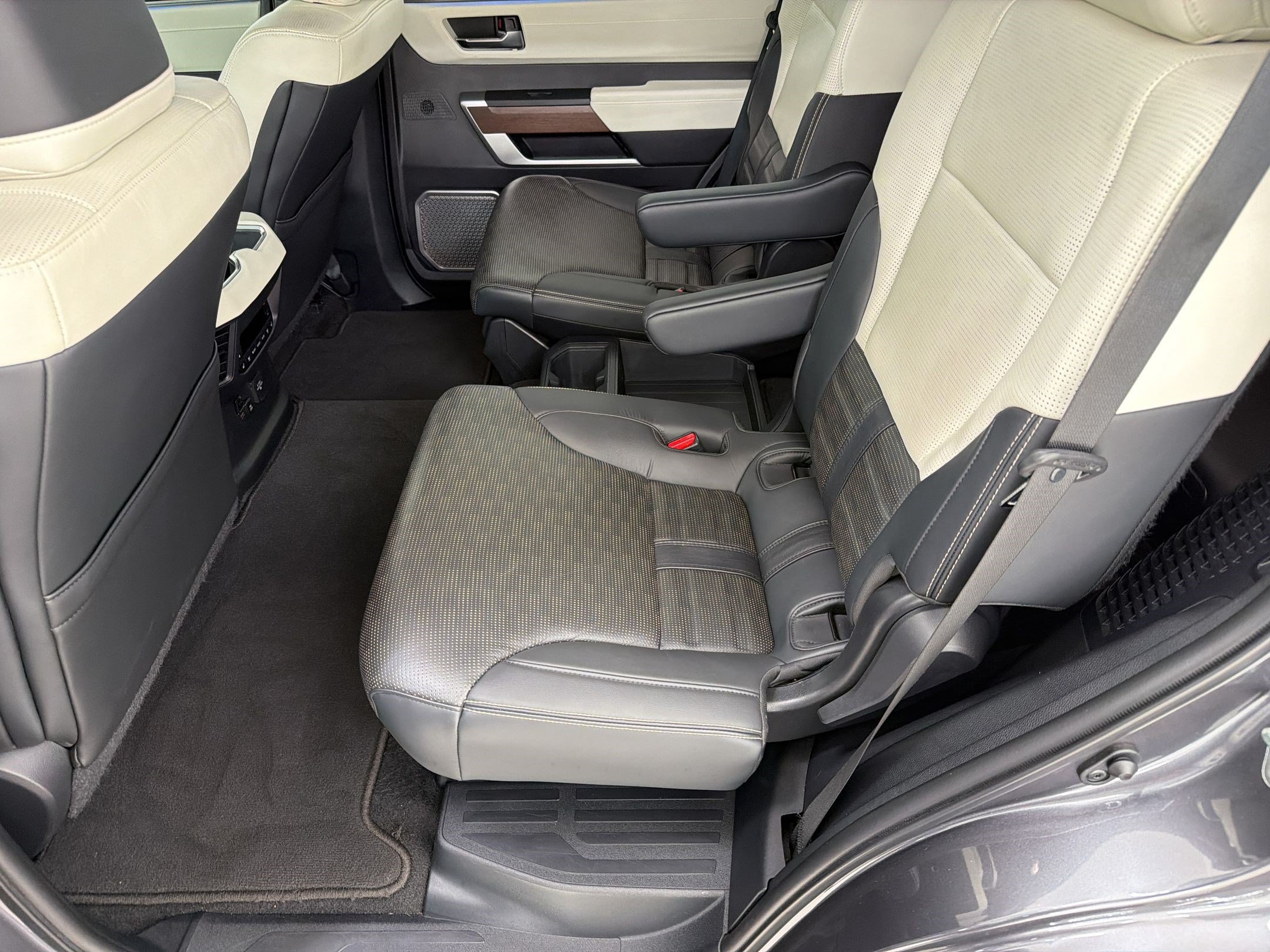 Used 2023 Toyota Sequoia Capstone AWD/4WD image 21