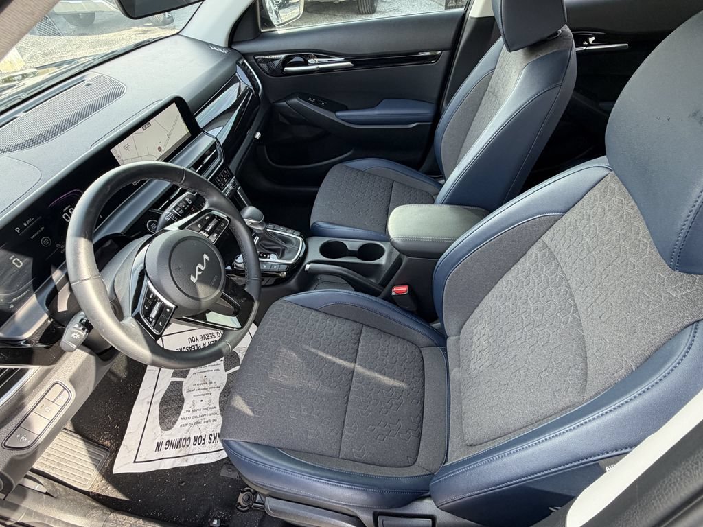 Certified 2025 Kia Seltos S AWD/4WD image 17