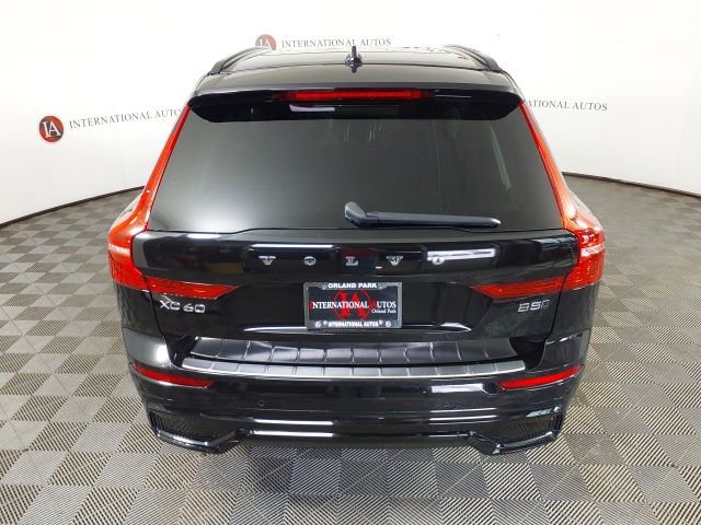 Used 2023 Volvo XC60 B5 Plus image 6