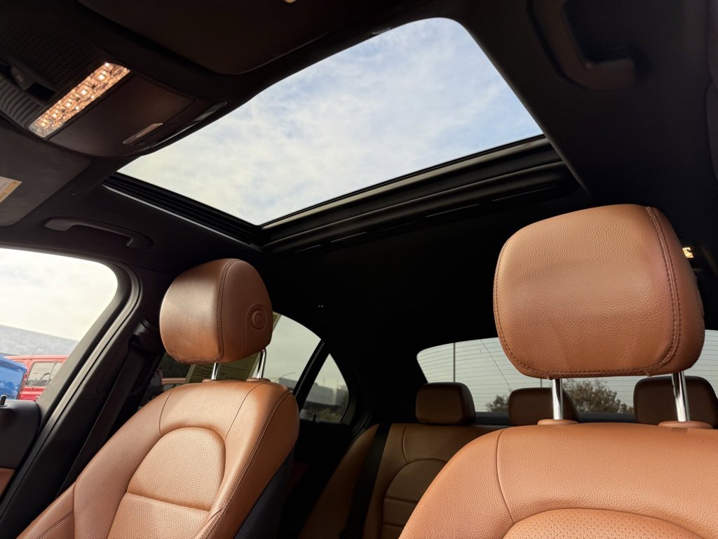 Used 2020 Mercedes-Benz C 300 Sedan image 2