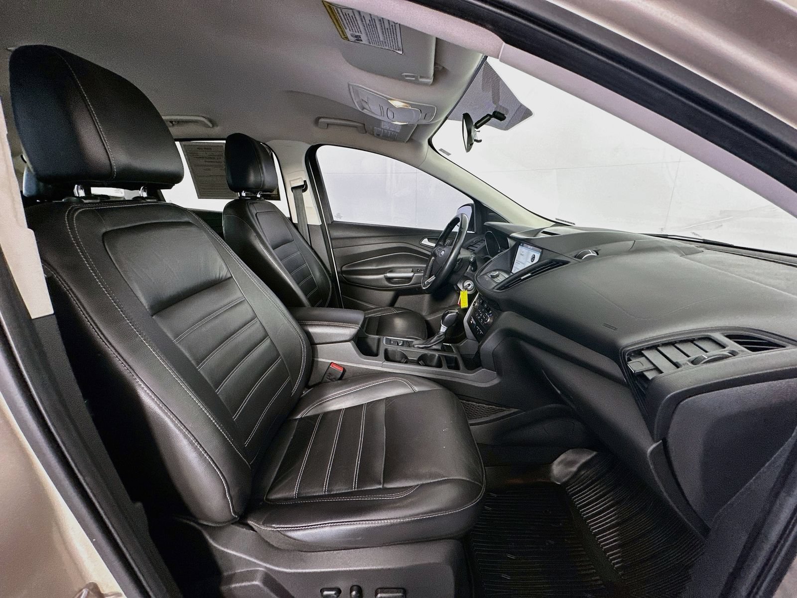 Used 2017 Ford Escape SE w/ SE Leather Comfort Package AWD/4WD image 26