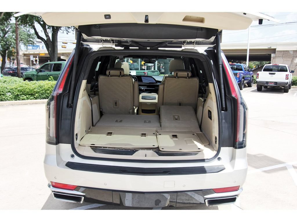 Used 2021 Cadillac Escalade Premium Luxury w/ LPO, Illumination Package RWD image 31