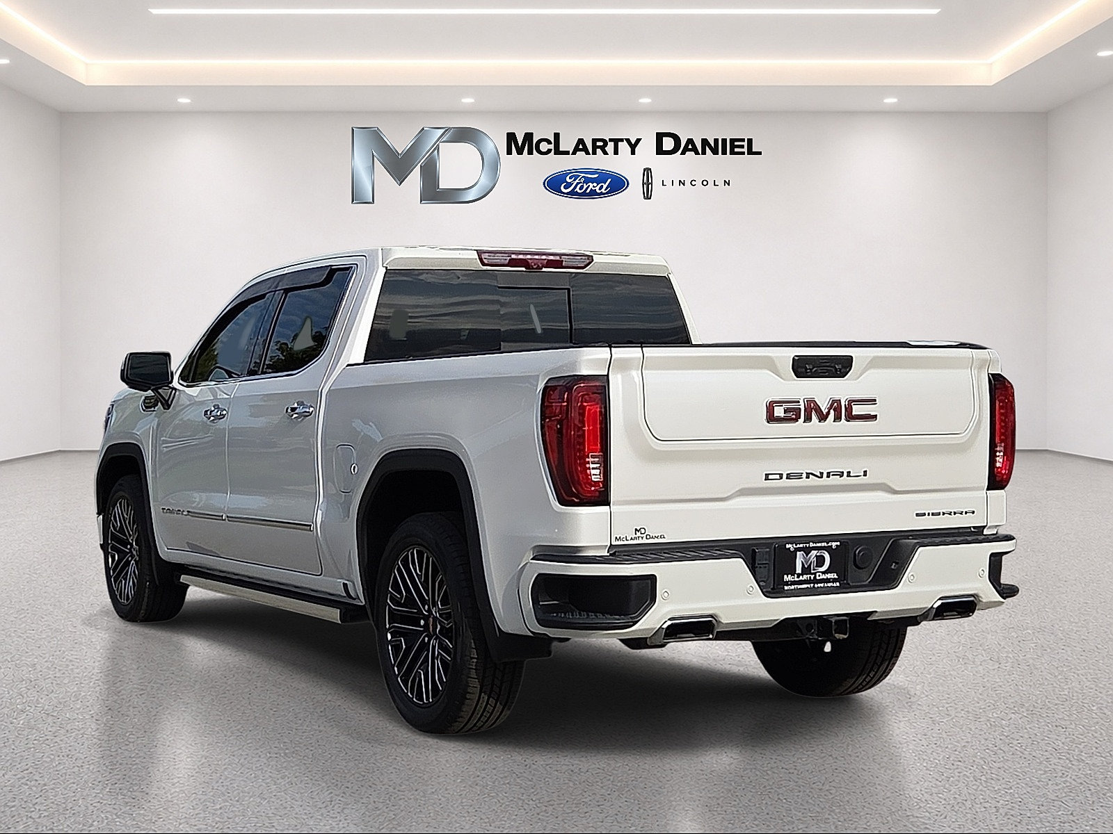 Used 2024 GMC Sierra 1500 Denali w/ Denali Reserve Package AWD/4WD image 4