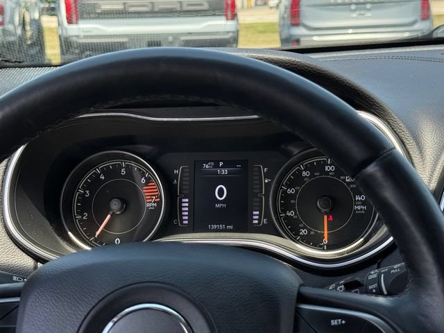 Used 2019 Jeep Cherokee Latitude Plus AWD/4WD image 7