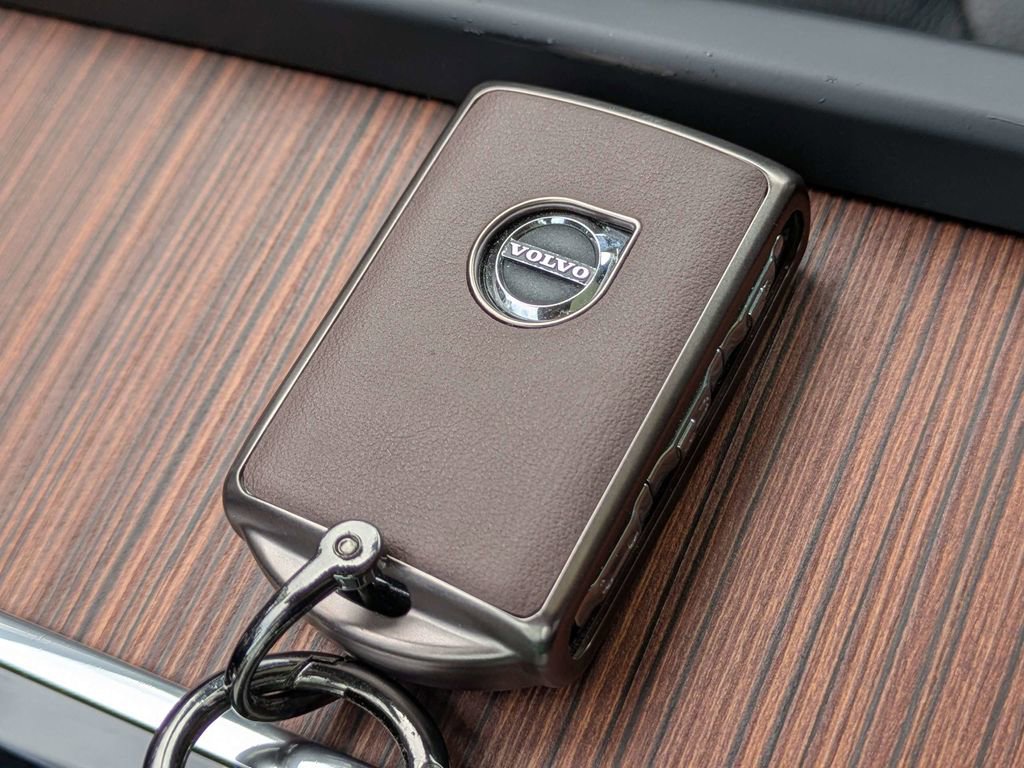 Certified 2023 Volvo XC60 B5 Plus FWD image 29