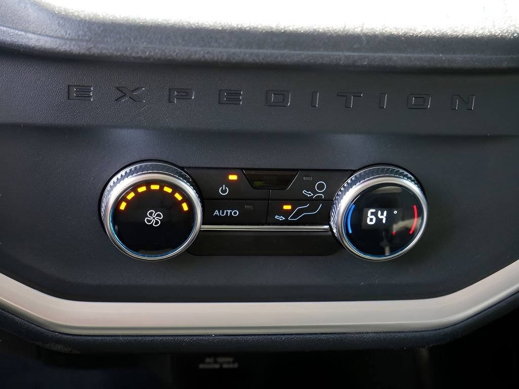 Used 2025 Ford Expedition Active AWD/4WD image 16