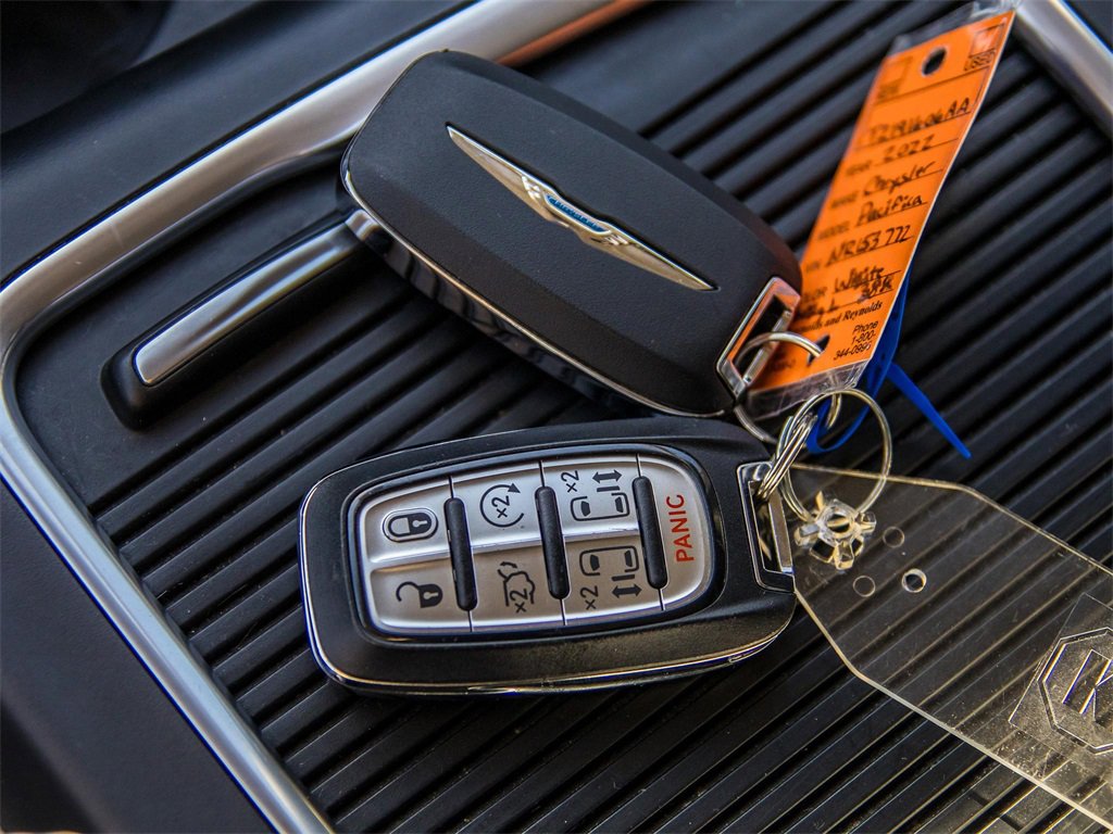 Used 2022 Chrysler Pacifica Touring-L image 33