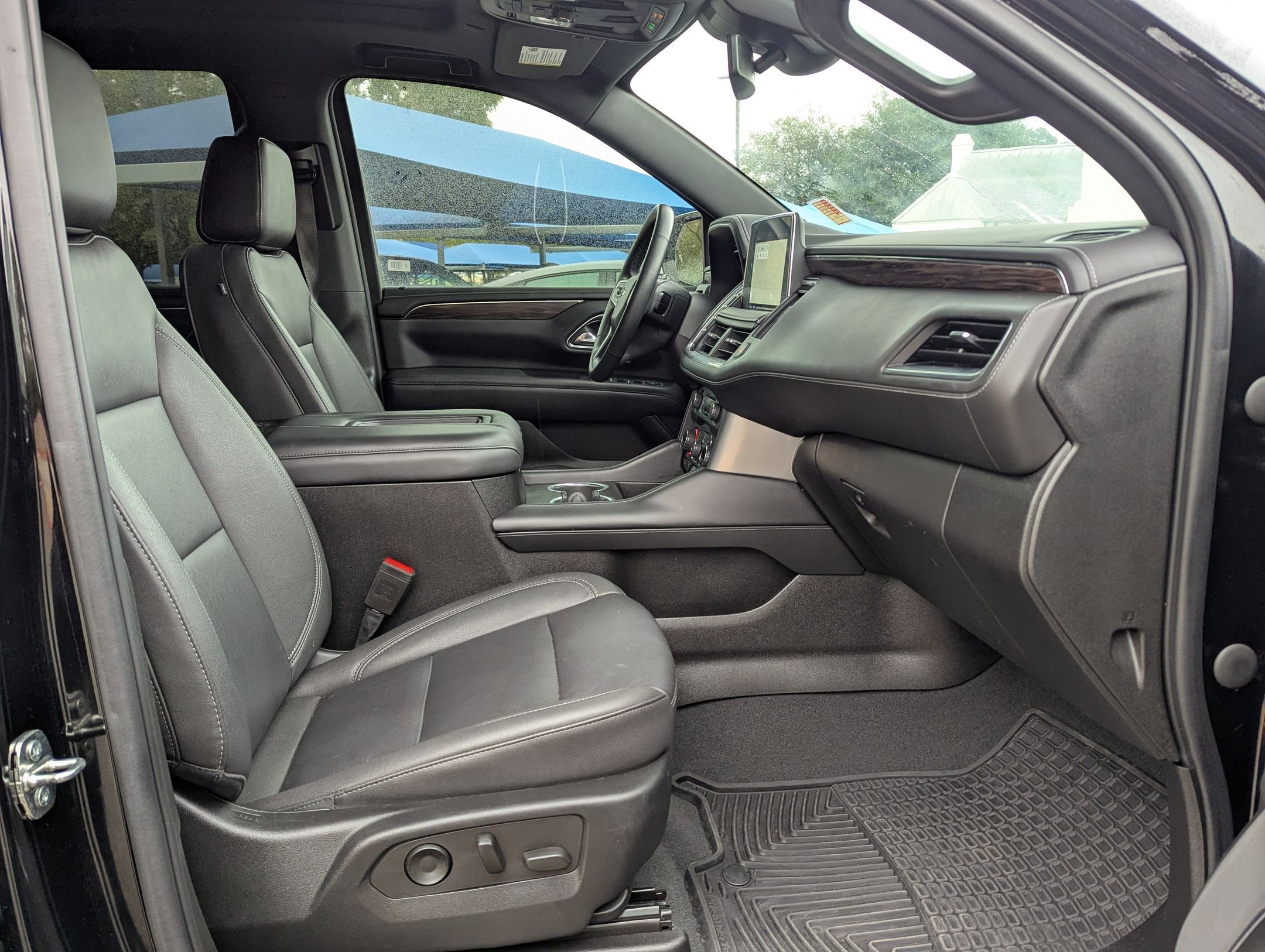 Used 2023 Chevrolet Tahoe Z71 w/ Luxury Package image 28