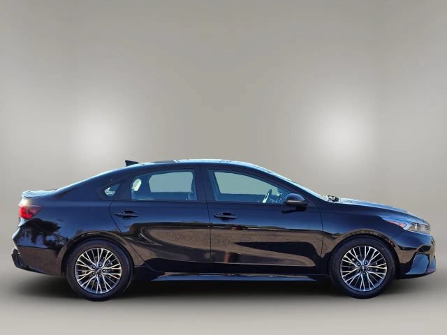 Used 2023 Kia Forte GT-Line w/ GT-Line Premium Package FWD image 4