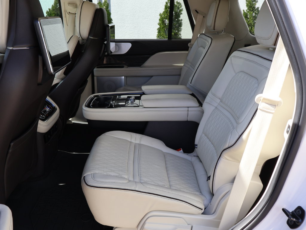 Used 2018 Lincoln Navigator Black Label w/ Cargo Package AWD/4WD image 9