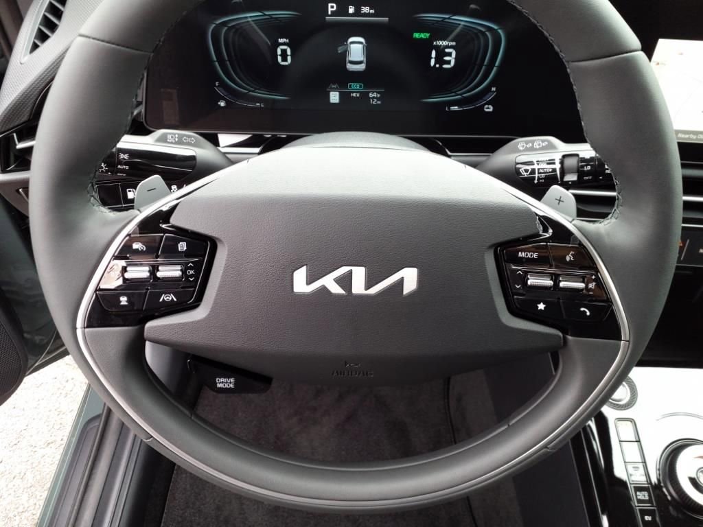 New 2025 Kia Niro EX w/ EX Cold Weather Package image 18