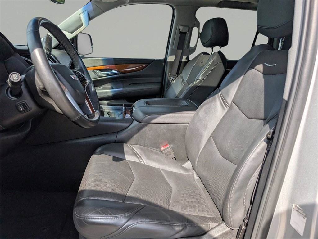 Used 2019 Cadillac Escalade Luxury image 18