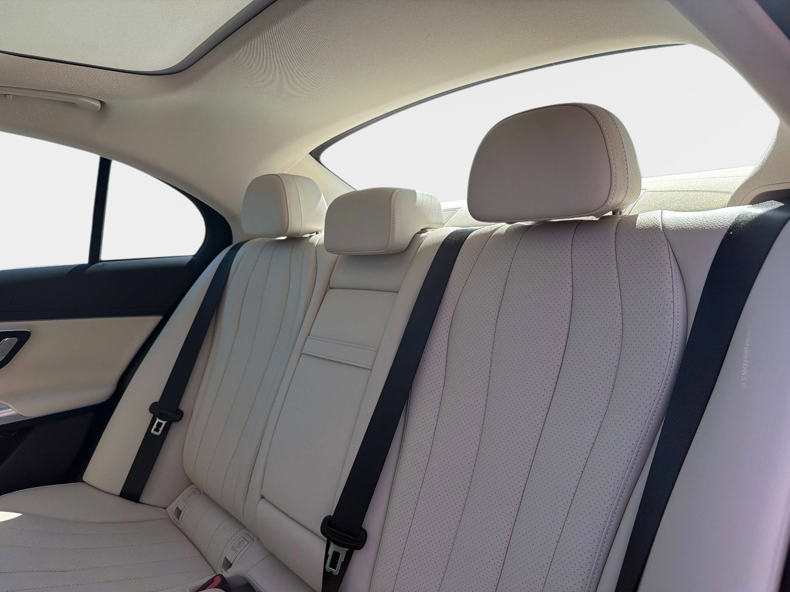 Used 2025 Mercedes-Benz E 350 4MATIC Sedan image 14
