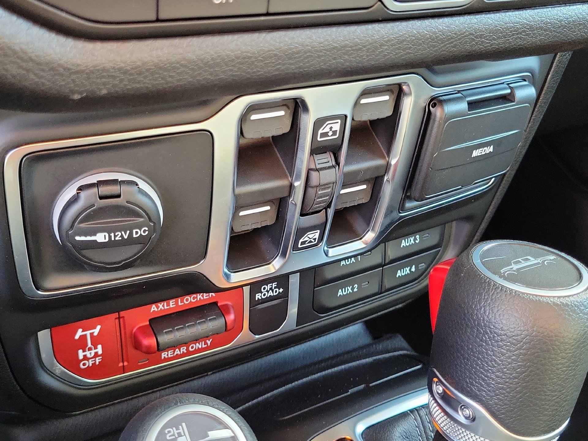 New 2026 Jeep Gladiator Sport AWD/4WD image 10