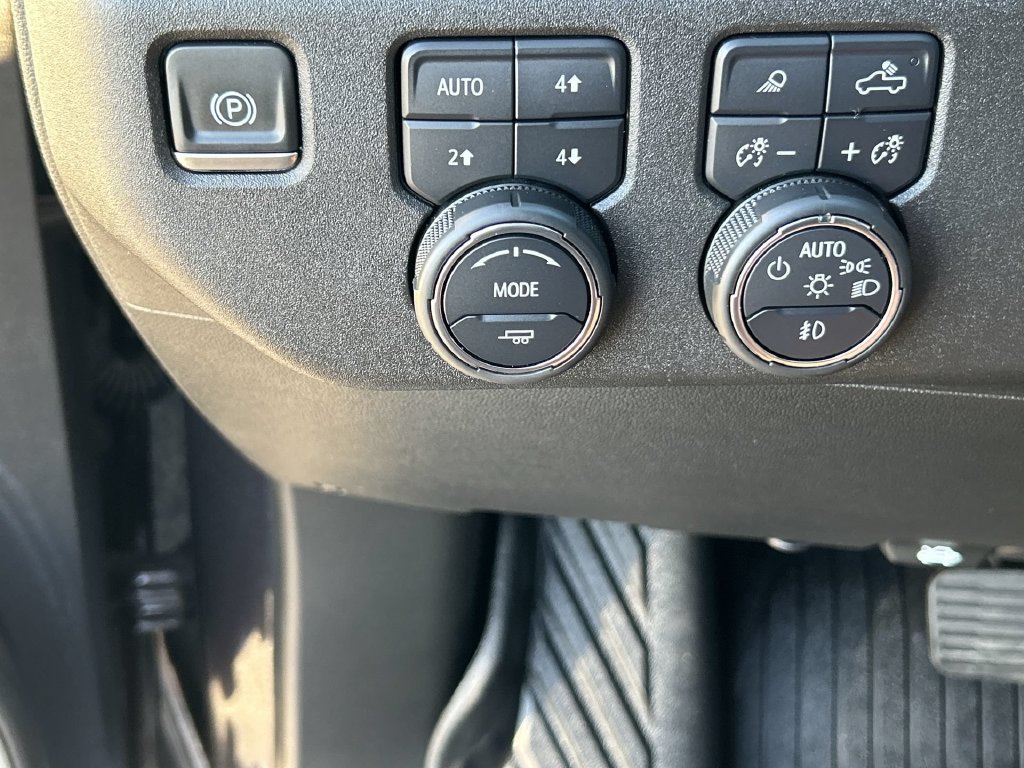 Used 2023 Chevrolet Silverado 1500 LTZ w/ Technology Package AWD/4WD image 18