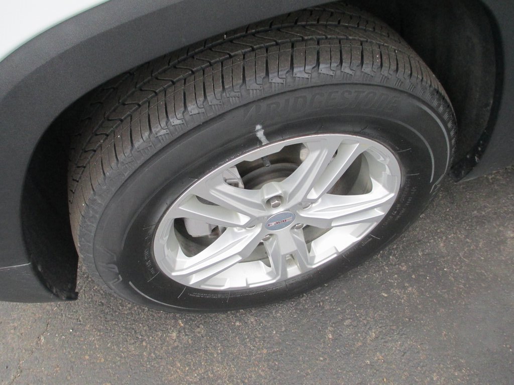 Used 2023 GMC Terrain SLE image 12