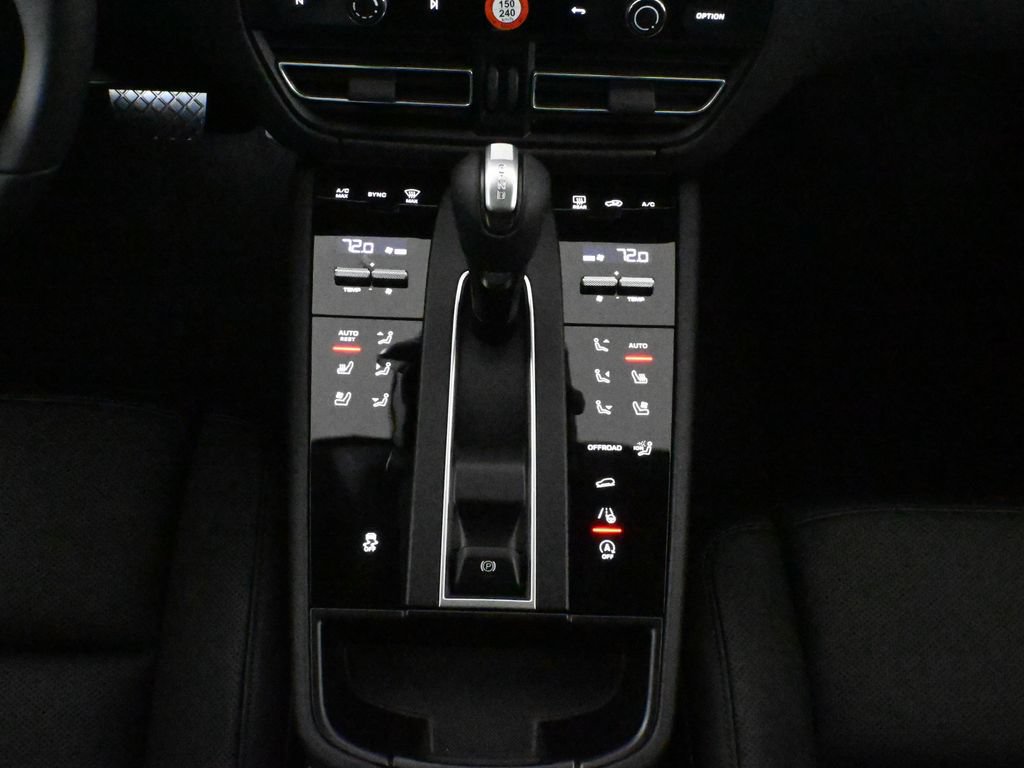 Used 2026 Porsche Macan AWD/4WD image 24