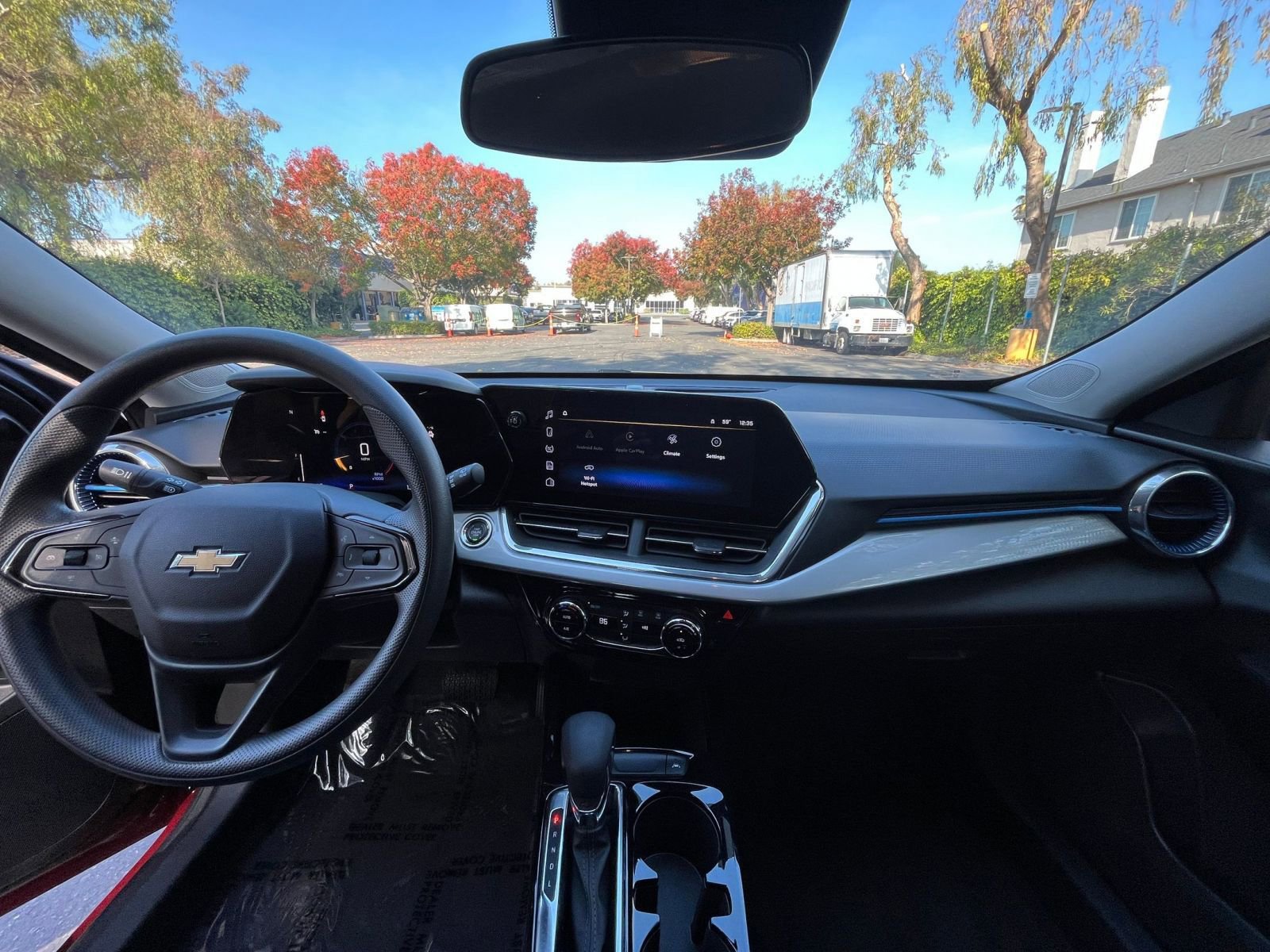 Used 2025 Chevrolet Trax LT image 31