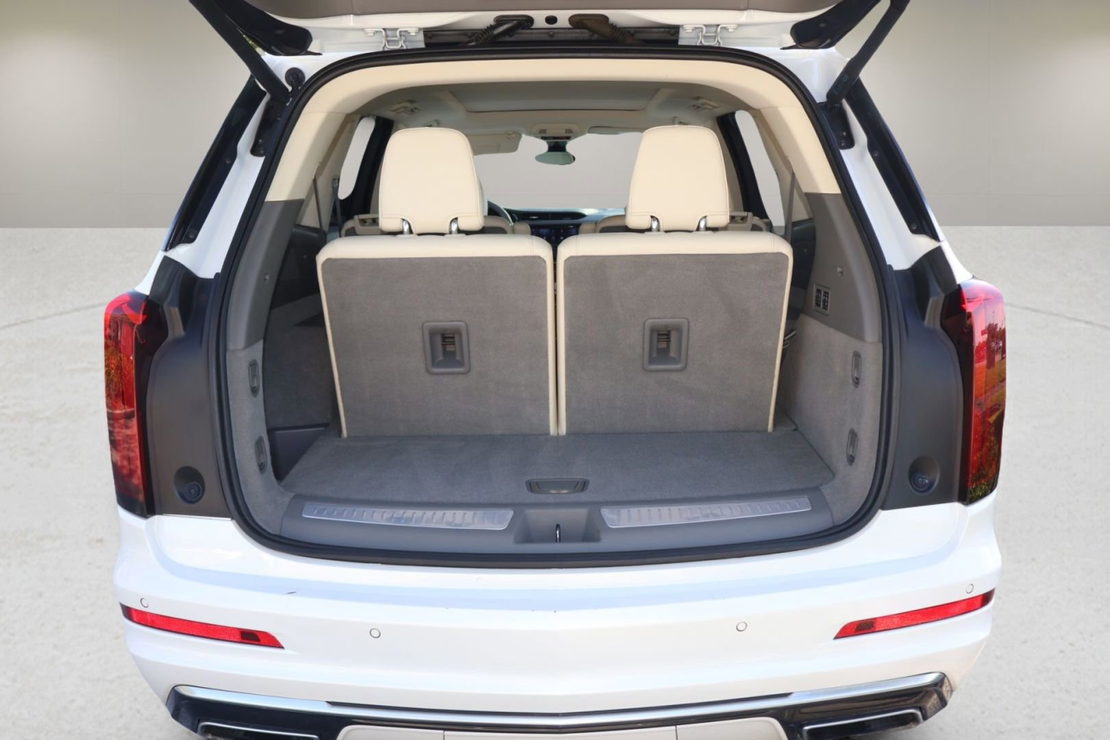Used 2020 Cadillac XT6 Premium Luxury FWD image 16