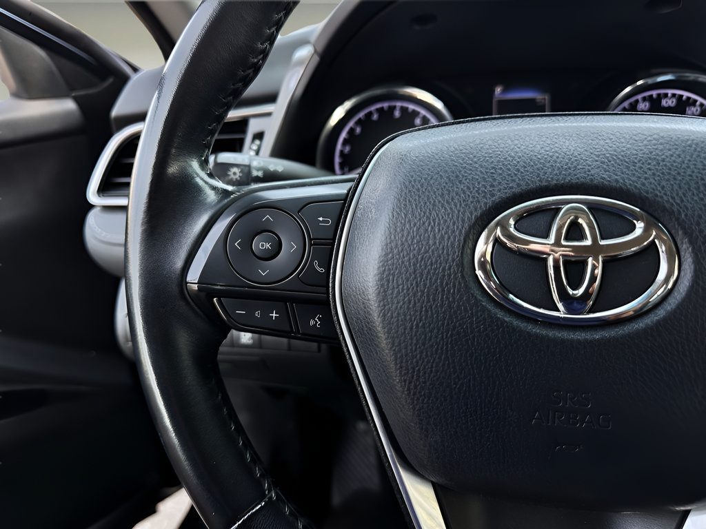 Used 2020 Toyota Camry SE w/ Convenience Package FWD image 13